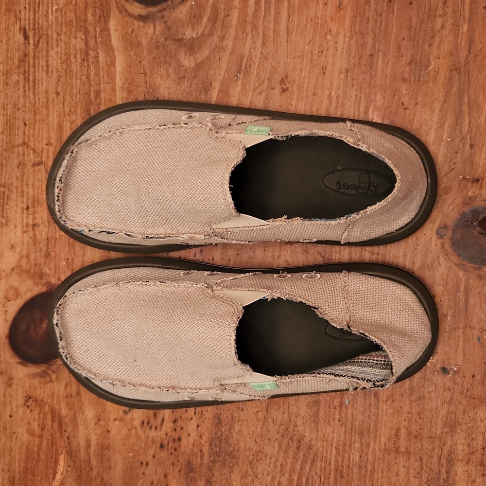 Barely Used Size 8 Sanuks